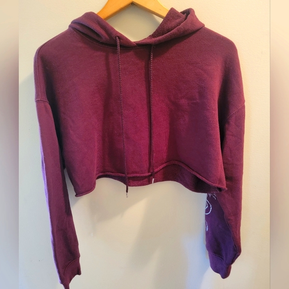 🌷2/$15 Forever 21 wine coloured womans cropped hoodie. Size medium. - Picture 1 of 5